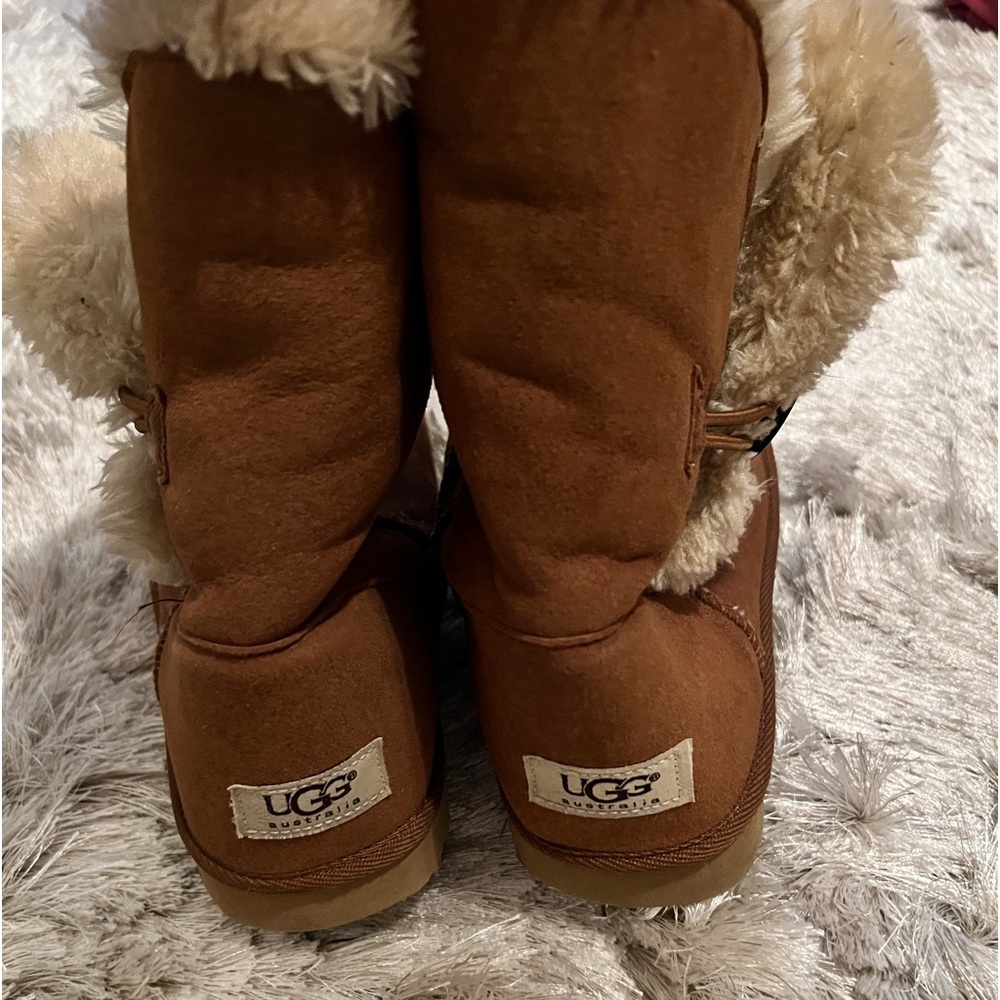AUTHENTIC UGG BOOTS WORN ONCE SIZE 8 $30.00